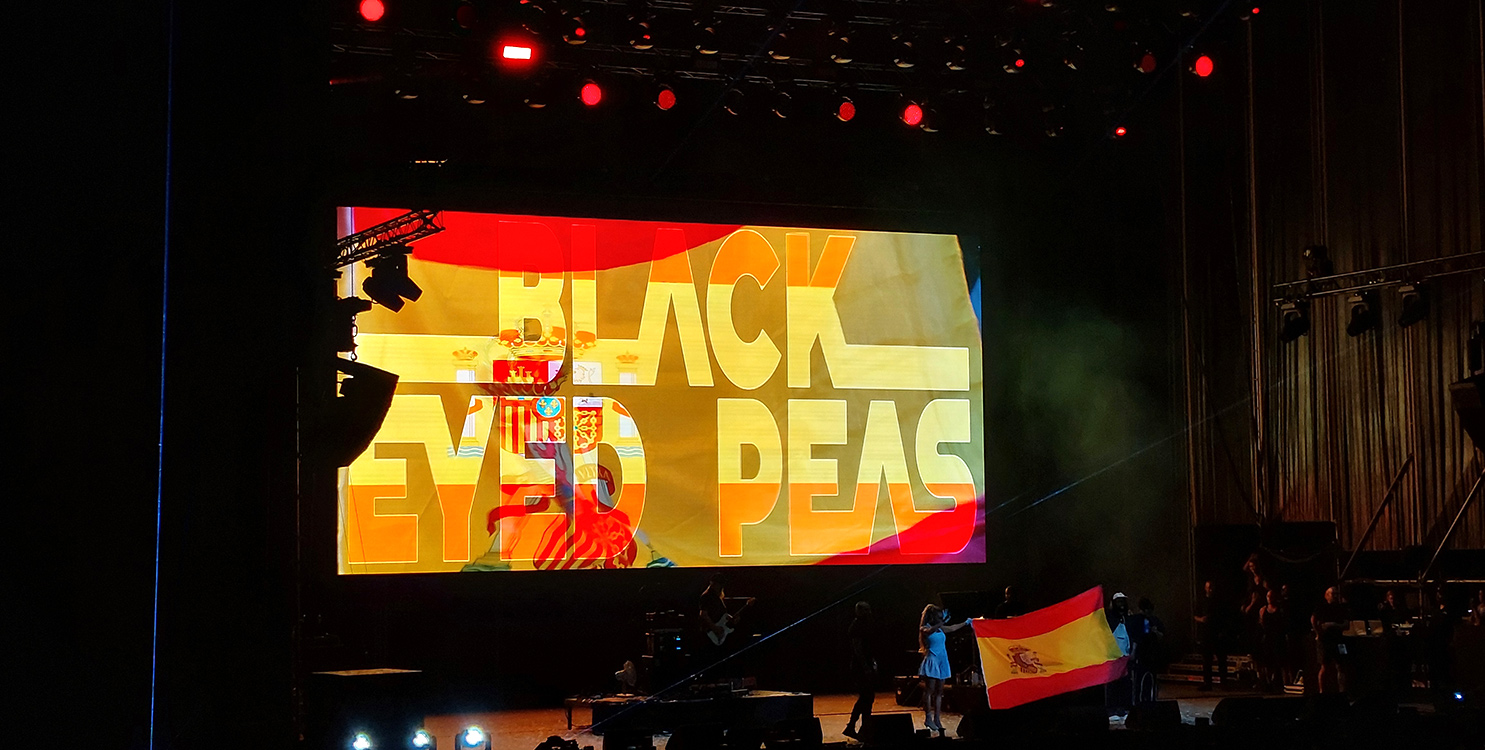 Black Eyed Peas con filtro rojigualda.