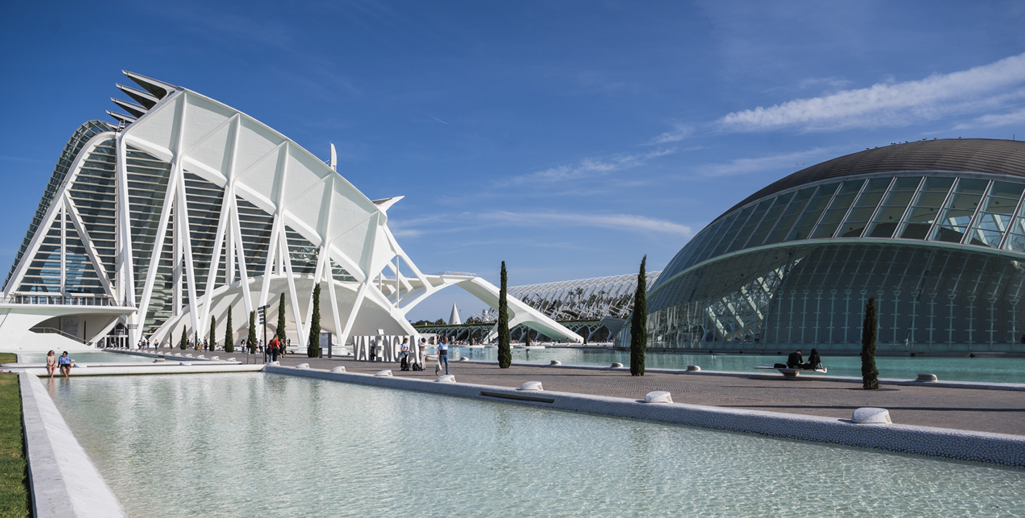 Aspecto exterior del Museo de las Ciencias y L'Hemisfèric.