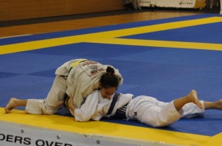 Lil� Asensi y una rival en uno de los campeonatos europeos