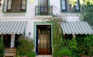 Fachada de El Jabal�