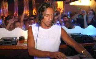 Bob Sinclar durante la sesi�n de Agosto de 2009 en Ku Benidorm
