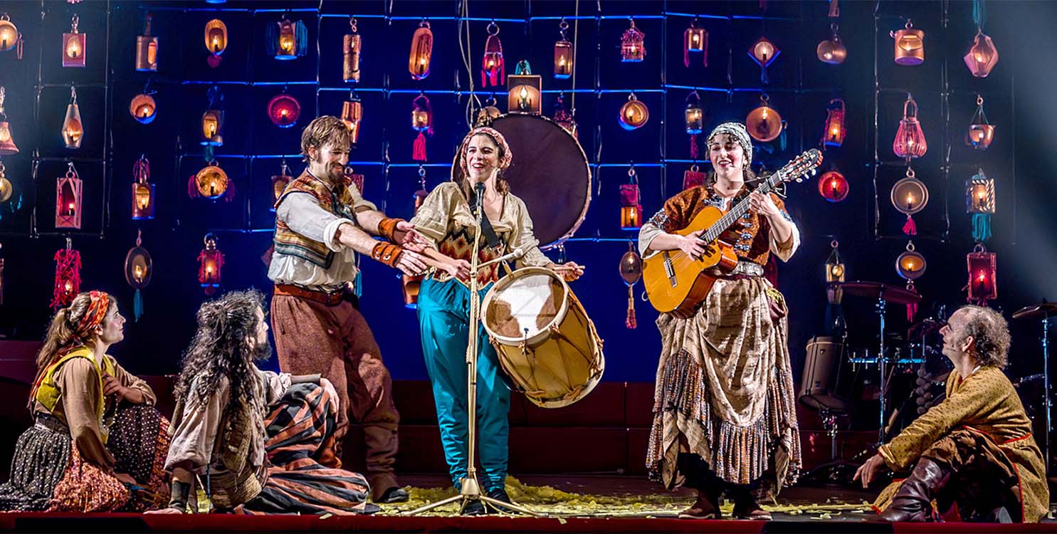 Circo, magia y música con "Farra" en el Teatre Auditori de La Vila