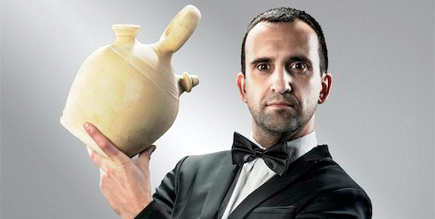 Dario Mares presenta "Atroz" en la Sala Clan Cabaret 