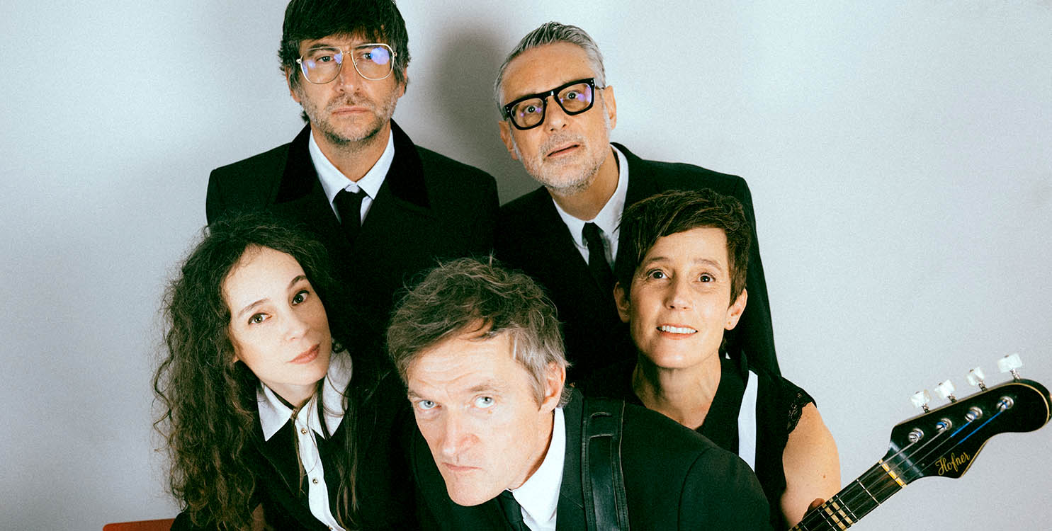 El garage rock sesentero de los suizos The Giant Robots, aterriza en TNT Blues de Cox