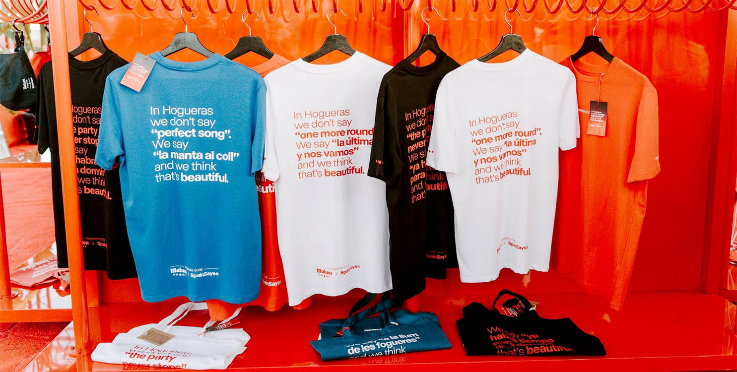 El lenguaje de Hogueras toma la Explanada con la Souvenir Shop de Mahou y SpainSays