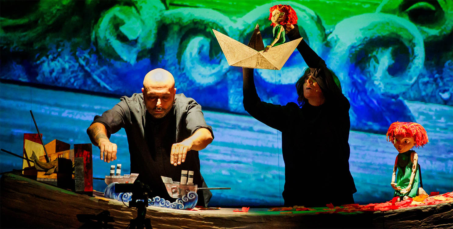 Festititeres llega al Teatre Arniches con "Martina i el bosc de paper" y "El árbol rojo" 