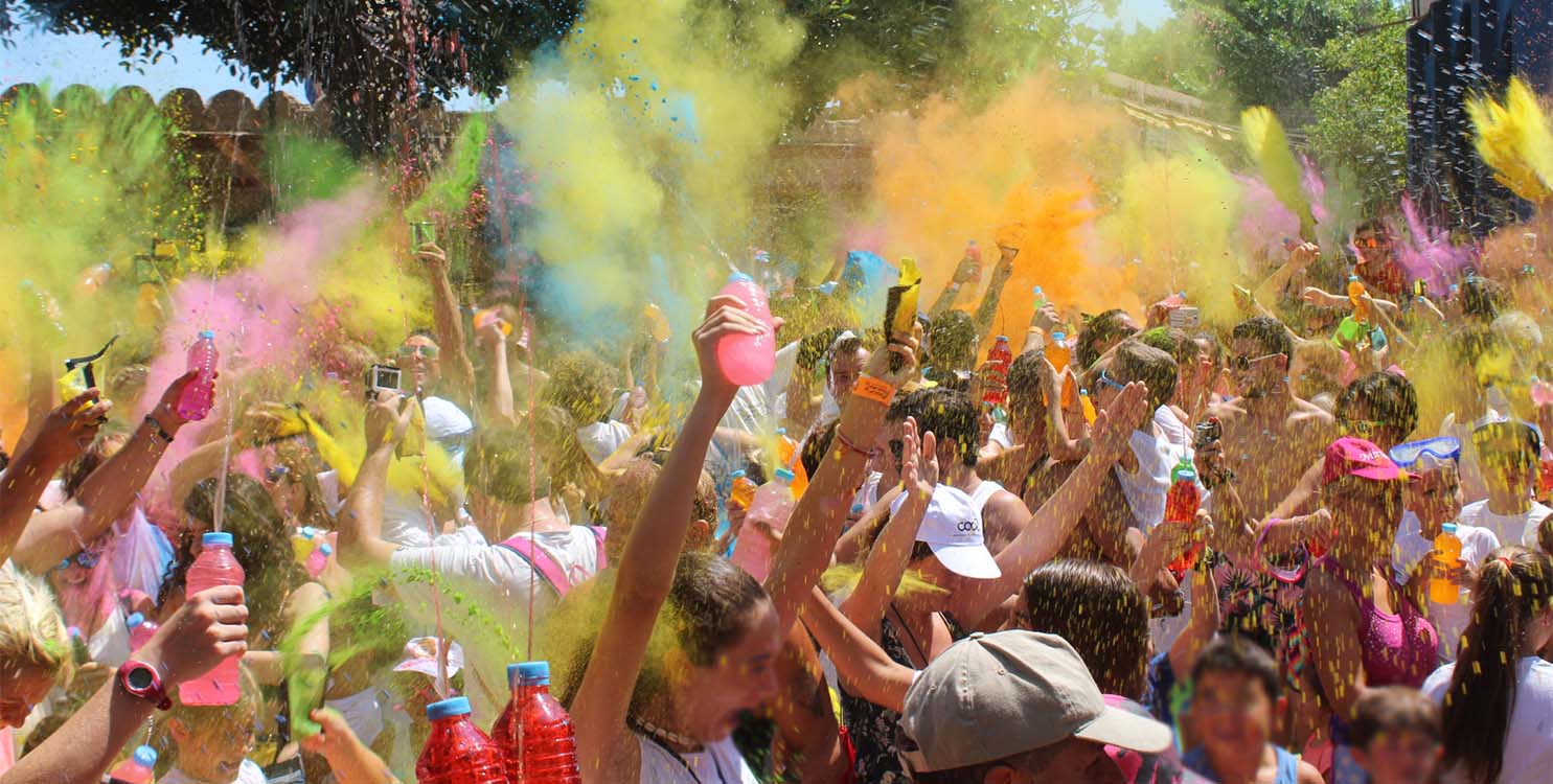 Fiesta Holi Festival en Terra Natura y Aqua Natura Benidorm 
