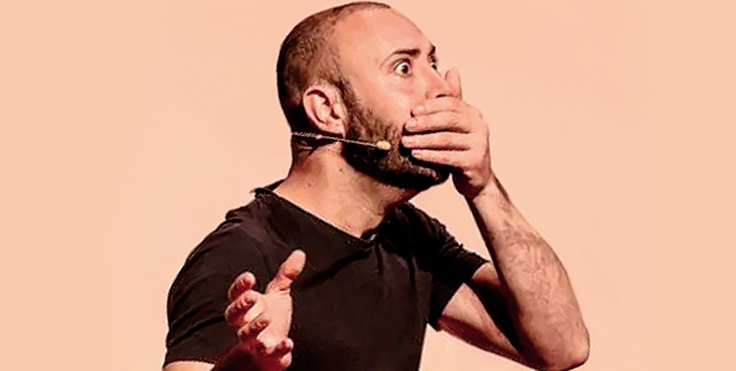Humor con Andreu Casanova y su show "Tinder Sorpresa" en el Teatro Principal de Alicante
