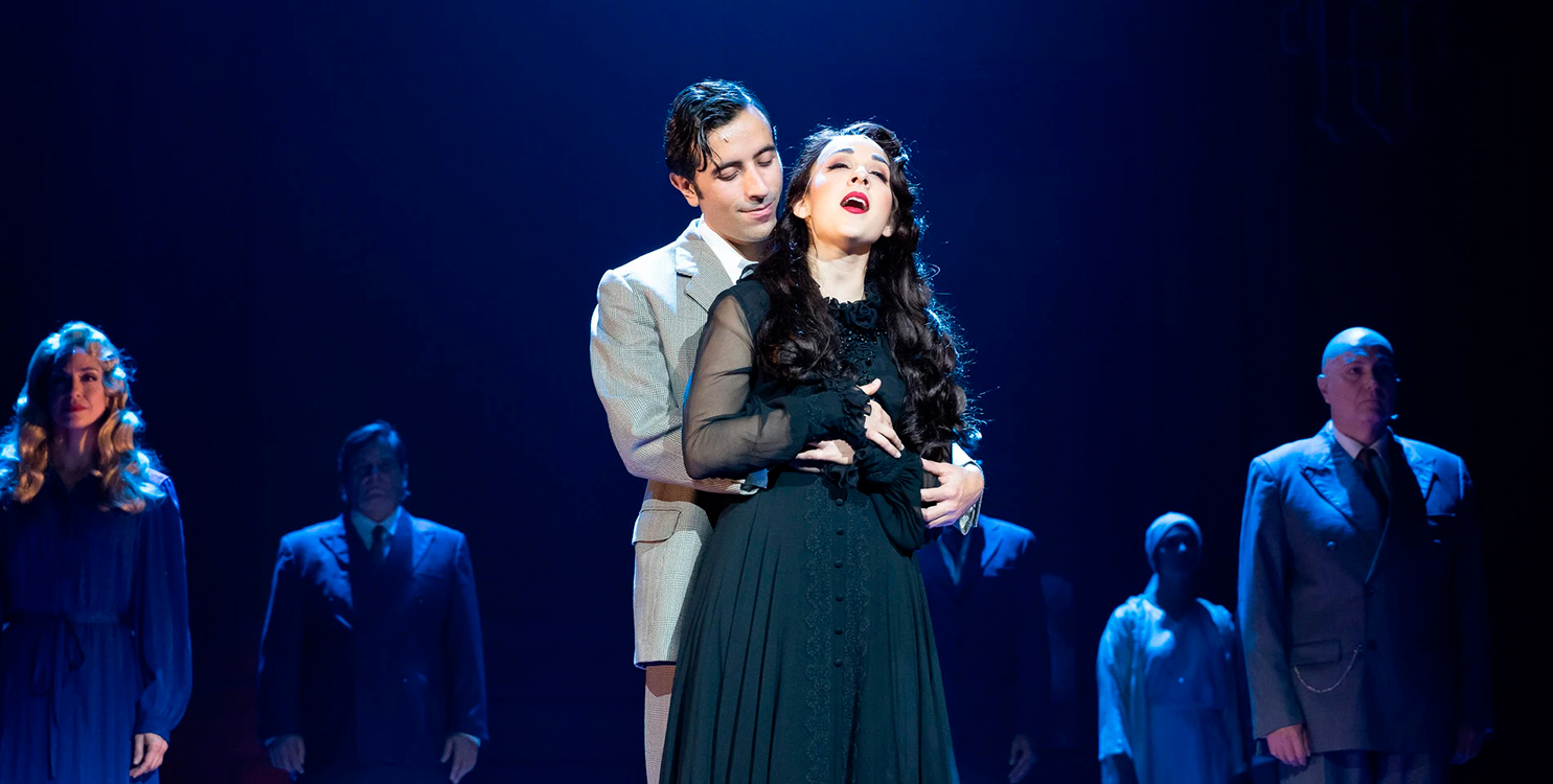 "El tiempo entre costuras" en el Teatro Principal de Alicante