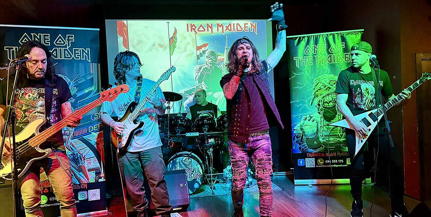 One of the Maiden (tributo a Iron Maiden) y Star on Year en directo, en Rock Bar Frontera