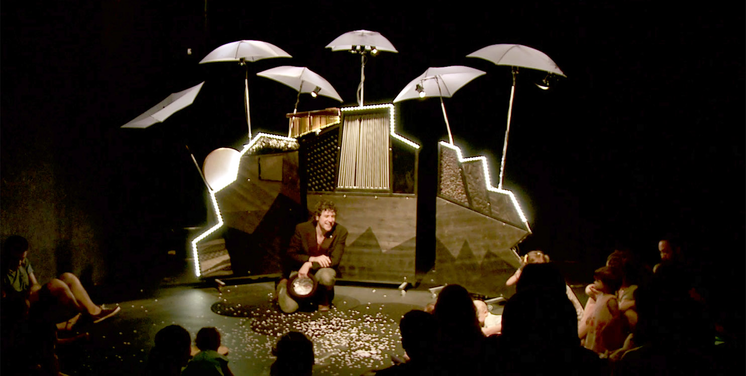 "Pasito a Pasito 2026" finaliza con "N&uacute;bols amb nadons", en el Auditori de La Vila Joiosa