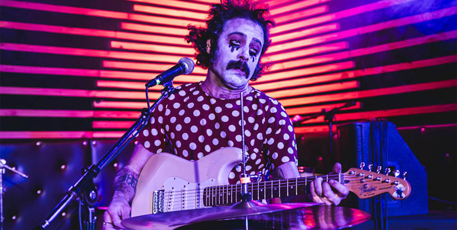 Surfin' Lucentum Halloween llega a Jendrix Rock Bar, con Nestter D&oacute;nuts y Bola Dj