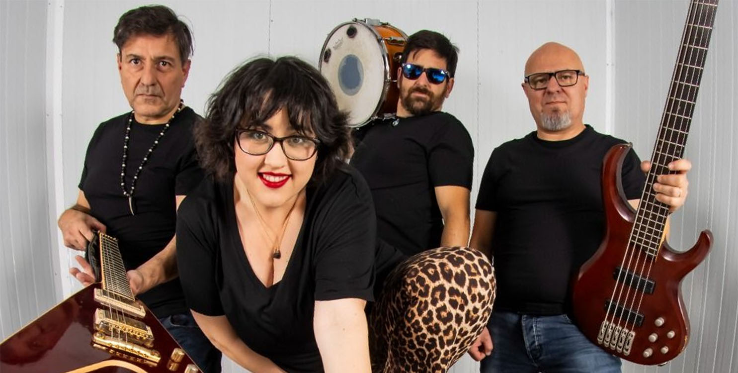 Tardeo y conciertos de Back Sounds y Rockin' Six, en Rock Bar Frontera