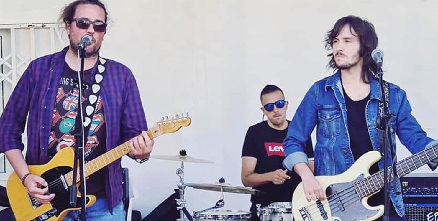 Tardeo y conciertos de Super Hits y Grupo E&ntilde;e, en Rock Bar Frontera