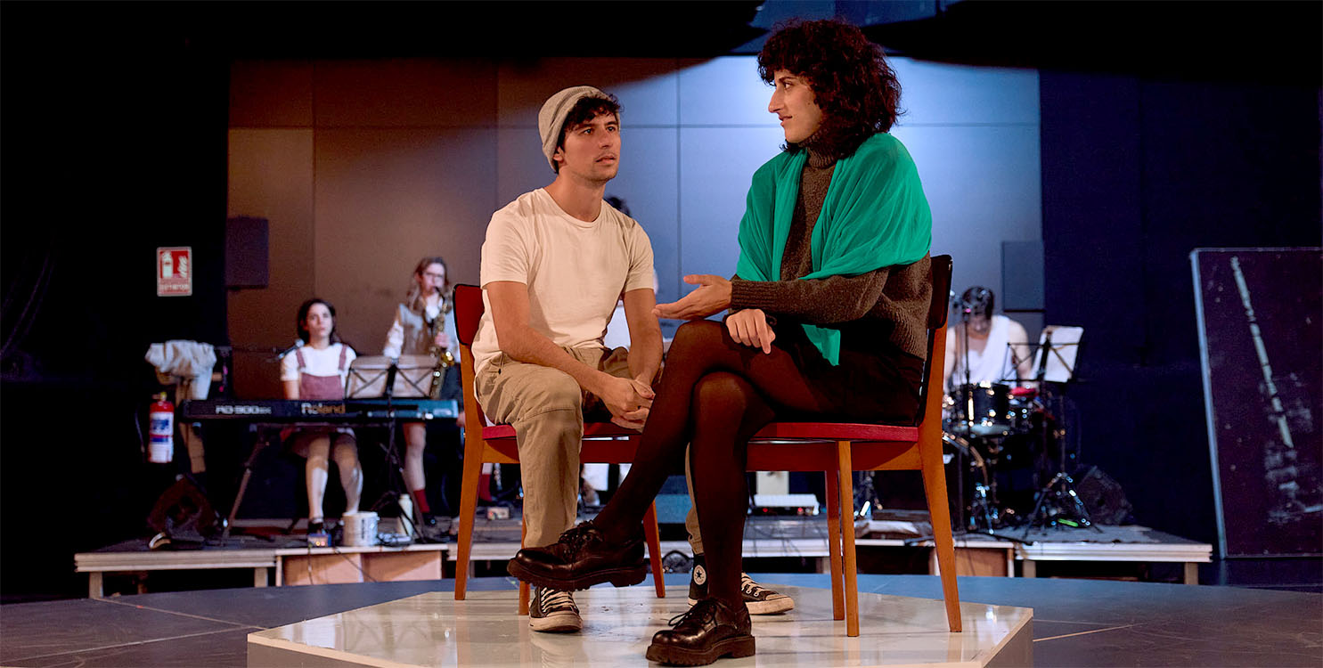 "Volar es humano, aterrizar es divino" y "Constelaciones" en el Teatro Principal de Alicante