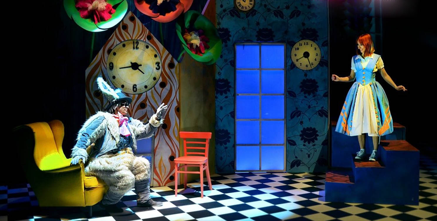"Alicia en el musical de las maravillas"