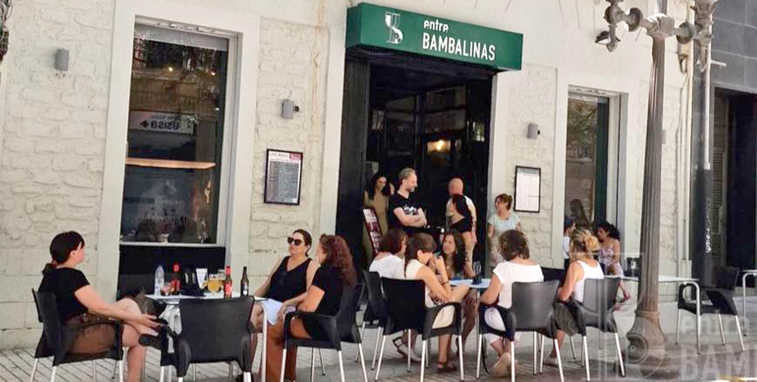 Terraza de Entre Bambalinas, en el centro de Alicante