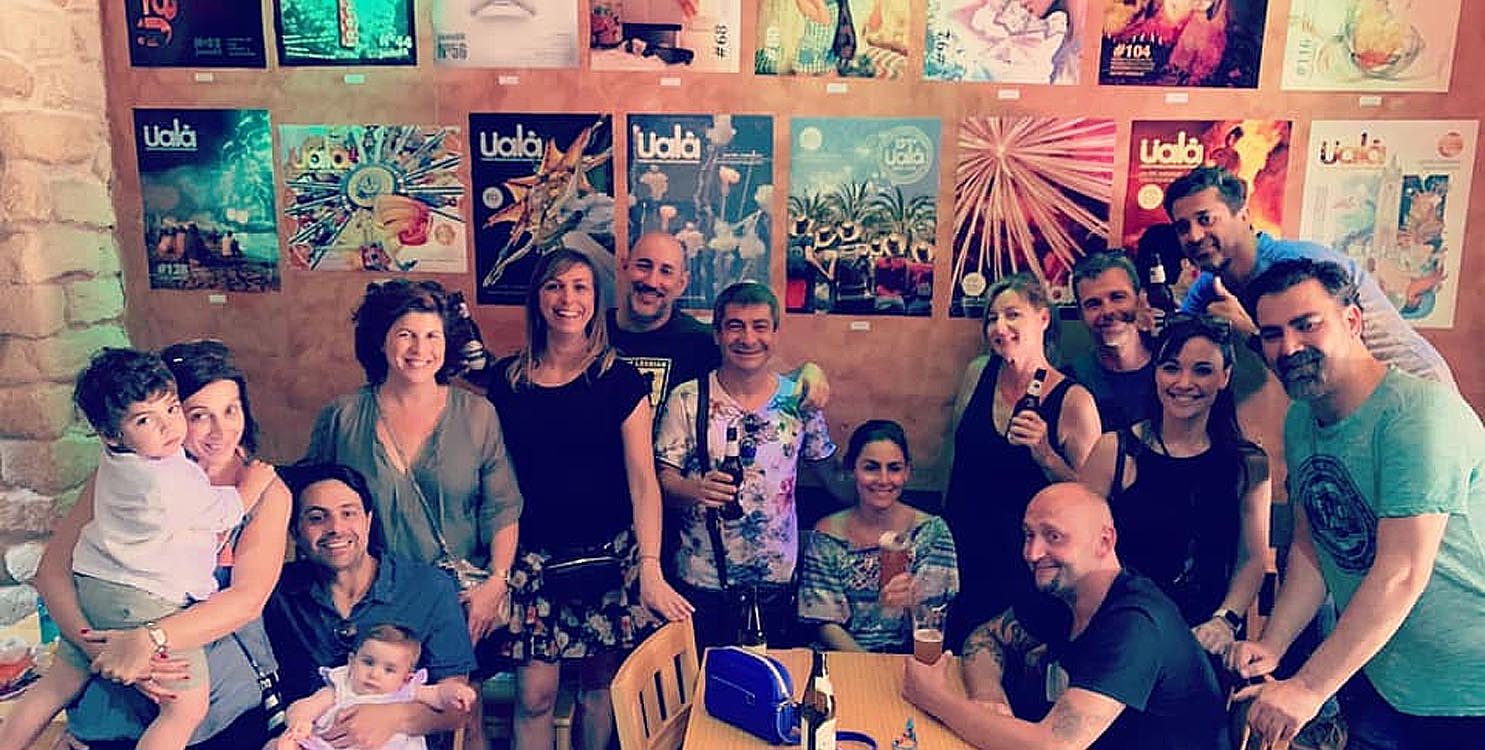 En la inauguración de la expo "Portadas Hogüeras Üalà". Instalada todo el mes de junio