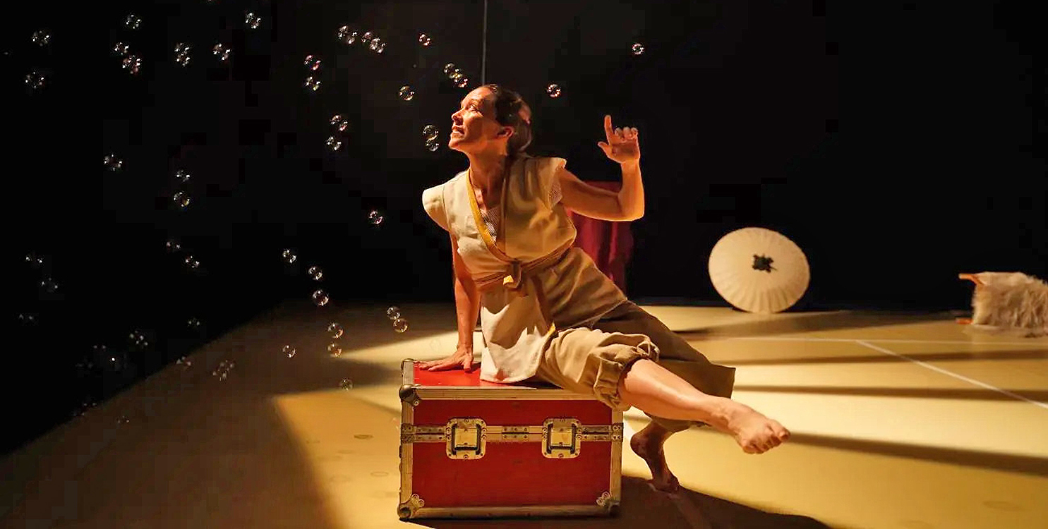Danza - teatro con "Blink Magic", el viernes 25 de octubre.